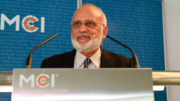 Mahender Khari, chair of the INDO-GLOBAL-ACADEMIA ALLIANCE based in London, supports the scholarship. ©MCI