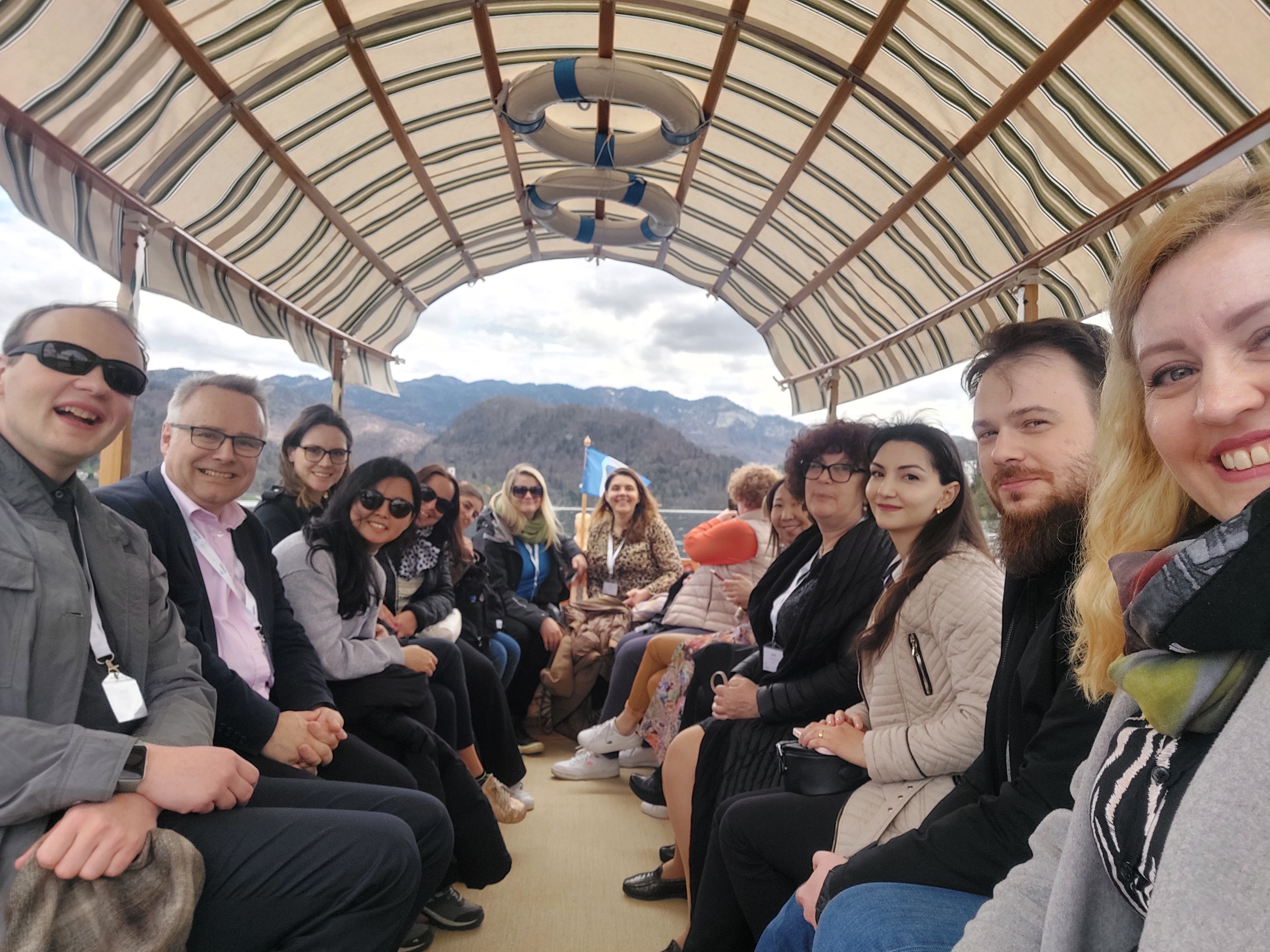 Bled boat picture of participants