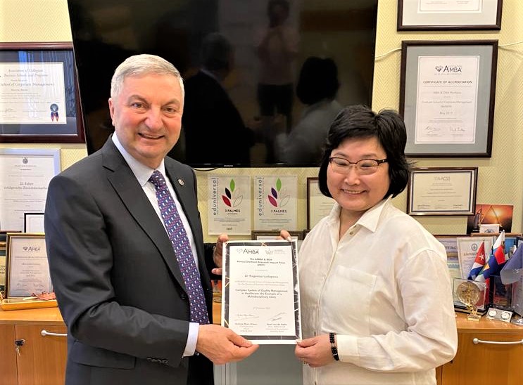 Evgeniya Ludupova and GSCM RANEPA Dean Sergey Kalendzhyan