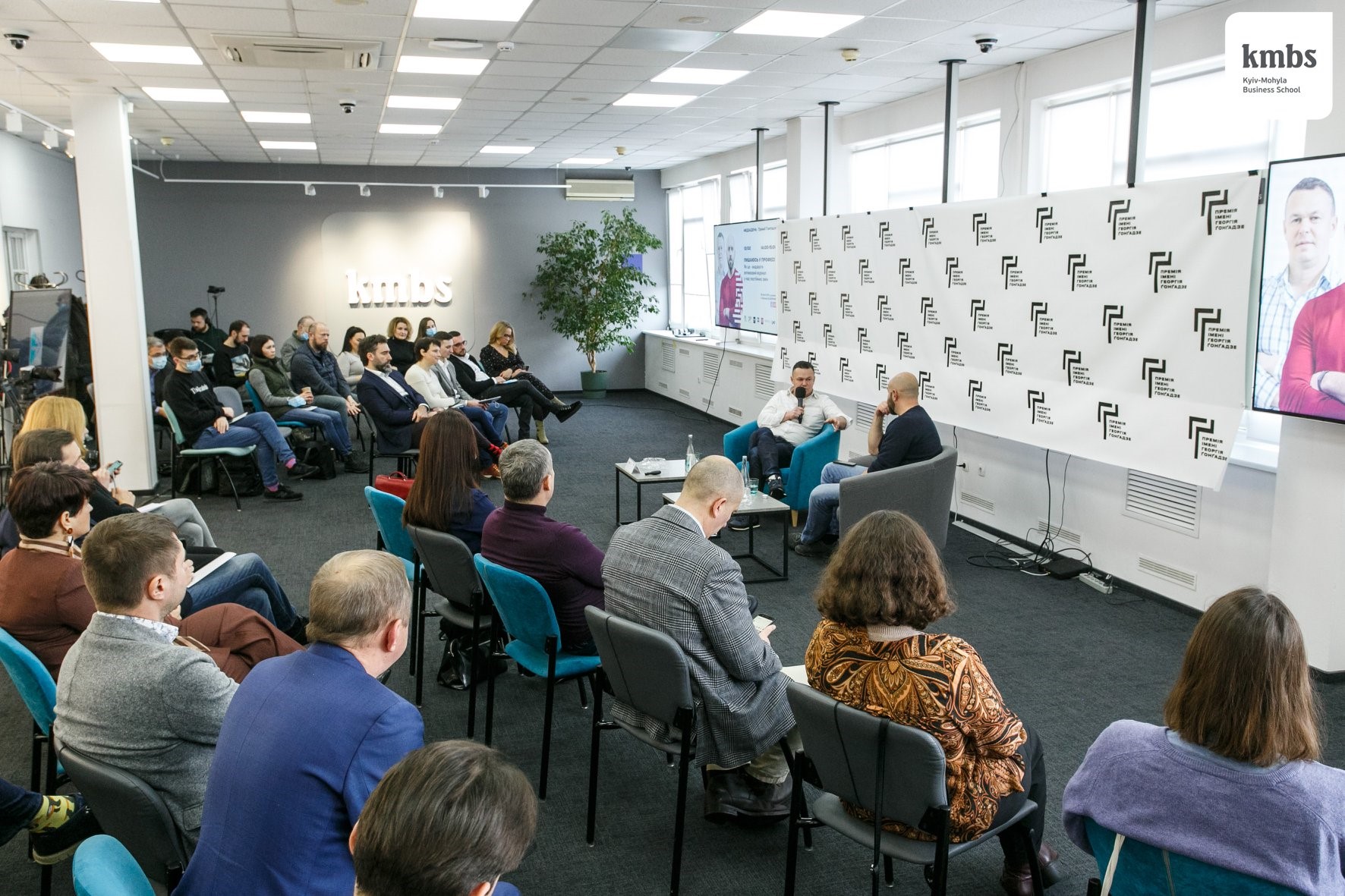 The discussion between Ukrainian journalists Pavlo Kazarin and Vitaliy Sych